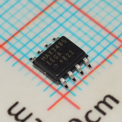 MAX3485EESA 3.3V RS-485/RS-422 گیرنده 10Mbps 1/8 واحد بار (256 گره) ±15kV ESD SOIC-8 -40°C تا +85°C