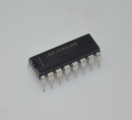 فرستنده و گیرنده MAX3232CPE RS-232 محافظت در برابر ESD ±15kV ولتاژ گسترده 3.0-5.5 ولت 1 میکروآمپر توان کم نرخ داده 250 کیلوبیت بر ثانیه 2 درایور/2 گیرنده بسته DIP-16 برای ارتباطات صنعتی
