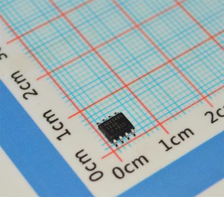 MAX3485EESA 3.3V RS-485/RS-422 گیرنده 10Mbps 1/8 واحد بار (256 گره) ±15kV ESD SOIC-8 -40°C تا +85°C