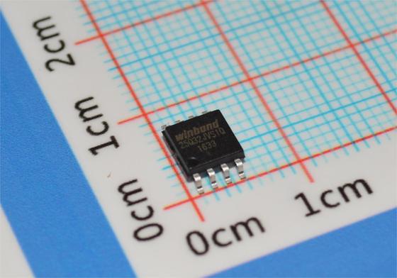 W25Q32JVSSIQ 32Mb SPI فلش 104MHz ساعت 100K پاک کردن چرخه های SOIC-8 2.7-3.6V -40°C تا +85°C