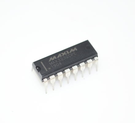 فرستنده و گیرنده MAX3232CPE RS-232 محافظت در برابر ESD ±15kV ولتاژ گسترده 3.0-5.5 ولت 1 میکروآمپر توان کم نرخ داده 250 کیلوبیت بر ثانیه 2 درایور/2 گیرنده بسته DIP-16 برای ارتباطات صنعتی