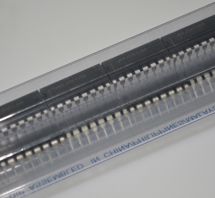 فرستنده و گیرنده MAX3232CPE RS-232 محافظت در برابر ESD ±15kV ولتاژ گسترده 3.0-5.5 ولت 1 میکروآمپر توان کم نرخ داده 250 کیلوبیت بر ثانیه 2 درایور/2 گیرنده بسته DIP-16 برای ارتباطات صنعتی