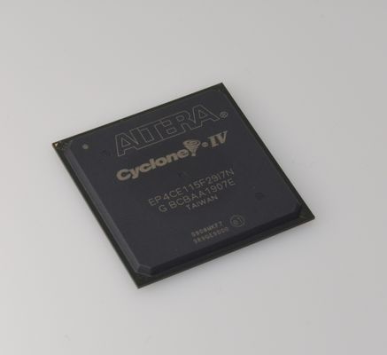 EP4CE115F29I7N Cyclone IV FPGA 114K LEs 3.9Mbit RAM 266MHz سرعت 1.2V ولتاژ هسته ای 622 I / O پین های پشتیبانی PCIe دمای صنعتی (-40 ° C تا 100 ° C) سازگار با RoHS بسته FBGA 780-Pin