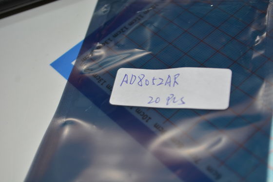 AD8052AR سرعت بالا 300MHz Op Amp سر و صدا کم 4.5nV /√Hz 5V عملیات خروجی ریل به ریل تحریف کم و 160mA خروجی برای Video / ADC Buffers