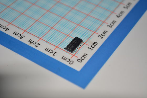 AM26LV32IDR Quad Differential Receiver 3V تا 3.6V عملکرد 32Mbps ±15kV ESD بی خطر 8kV HBM Industrial Temp TTL/CMOS برای شبکه های RS-422/485