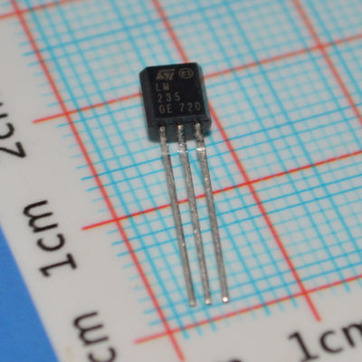 LM235Z حسگر دما دقیق سانتیگراد 1 درجه سانتیگراد دقت 2 درجه سانتیگراد تا 150 درجه سانتیگراد محدوده خطی 10mV/°C خروجی آسان کالیبراسیون گسترده 4V-30V منبع کم خود گرم TO-92 بسته