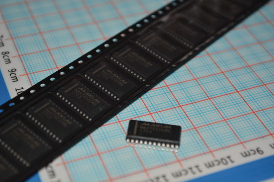 MAX7221EWG+T درایور نمایشگر LED 8 رقمی با رابط SPI نرخ داده سریال 10 مگاهرتز عملکرد 2.7 ولت تا 5.5 ولت کنترل LED مجزا و پکیج SOIC 24 پین پهن