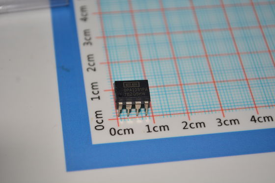 OPA2251PA تقویت کننده عملیاتی دوگانه دقیق با پهنای باند 10 مگاهرتز، رانش کم 0.5 میکروولت بر درجه سانتیگراد، نویز 1.1 میکروولت پیک تا پیک، خروجی ریل به ریل، تغذیه ±2.25 ولت تا ±18 ولت و پکیج DIP 8 پین