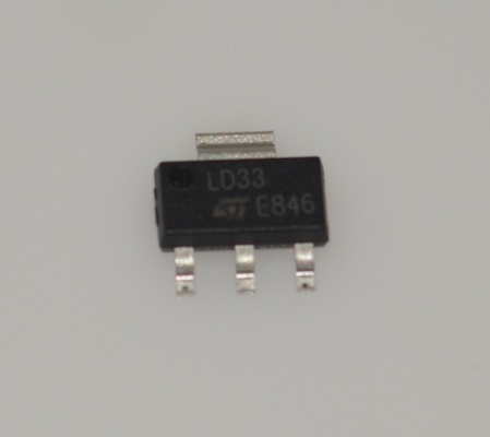 LD1117S33CTR 3.3V تنظیم کننده ولتاژ LDO با خروجی 1A ولتاژ کم افت دقیق بالا بیش از حد فعلی و حفاظت حرارتی پایدار با خازن های سرامیکی بسته SOT-223