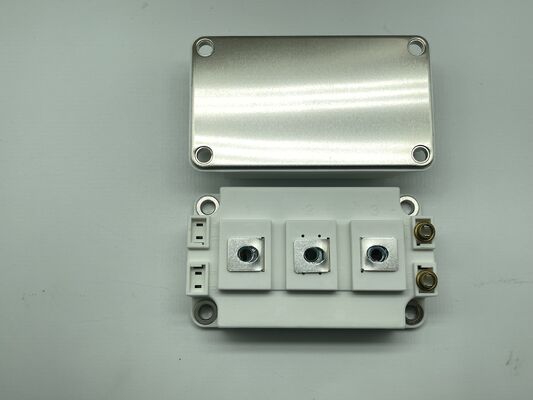 SKM400GB12E4 1200V 400A ماژول IGBT کم Vce ((sat) محکم بودن مدار کوتاه بالا از دست دادن کم سوئیچینگ جداسازی بالا درجه صنعتی برای محرک های موتور و UPS صنعتی