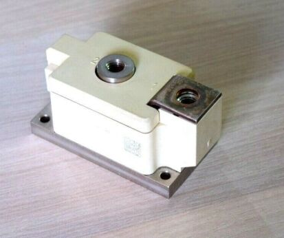 SKKE600/16 1600 ولت 600 آمپر ماژول دیود تکی، ولتاژ فوروارد فوق‌العاده پایین 1.5 ولت، جریان هجومی بالا 22 کیلوآمپر، پایه ایزوله SEMIPACK4، انتقال حرارت عالی، قابلیت اطمینان بالا، دارای گواهینامه UL برای رکتیفایرها و جوشکاری