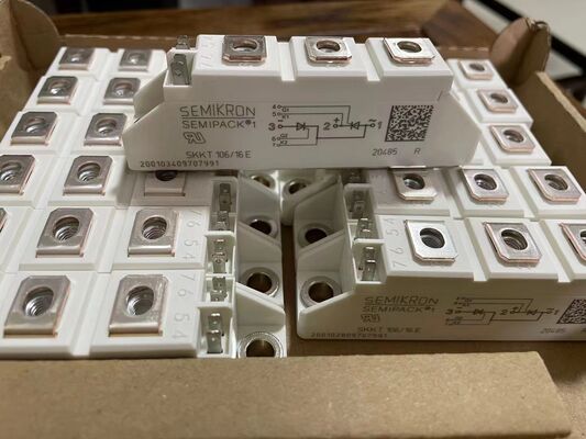 ماژول تریستور دوگانه SKKT106/16E 1600 ولت 106 آمپر با ولتاژ هدایت پایین 1.35 ولت، جریان ضربه 2.4 کیلوآمپر، پایه سرامیکی AlN، کنتاکت‌های فشاری SEMIPACK1 ایزوله شده، دارای گواهینامه UL برای استارترهای نرم و درایوها