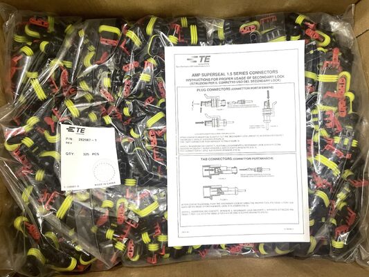 282087-1 کانکتور مادگی 4 پین با گام 2.5 میلی‌متر برای اتصال سیم به برد، دارای قفل اصطکاکی، قابلیت نصب روی پنل، پلاریزه، دارای گواهی UL 94V-0 و رتبه جریان 4.5 آمپر برای توزیع برق و کاربردهای صنعتی