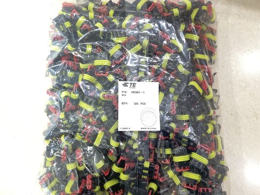 282087-1 کانکتور مادگی 4 پین با گام 2.5 میلی‌متر برای اتصال سیم به برد، دارای قفل اصطکاکی، قابلیت نصب روی پنل، پلاریزه، دارای گواهی UL 94V-0 و رتبه جریان 4.5 آمپر برای توزیع برق و کاربردهای صنعتی