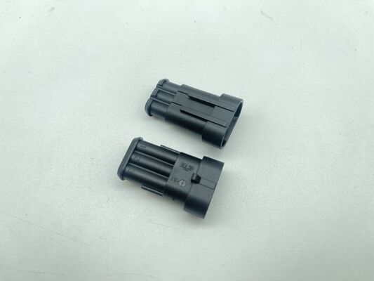 282105-1 هدر سیم به برد با گام 5.0 میلی‌متر، 3 موقعیت، عمودی، سوراخ‌دار، شلنگ‌دار، قفل اصطکاکی، قطبی شده، دارای رتبه 9 آمپر برای منابع تغذیه و کنترل‌های صنعتی