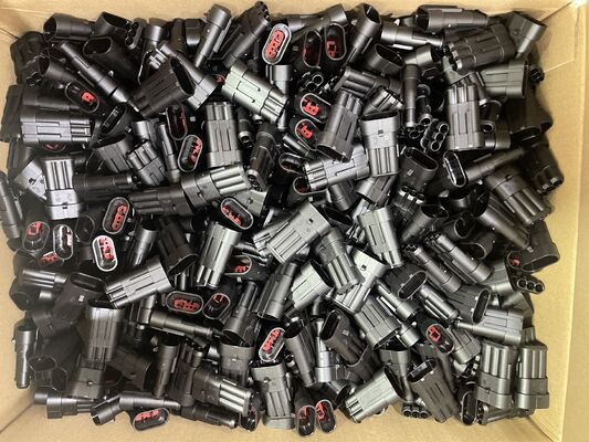 282105-1 هدر سیم به برد با گام 5.0 میلی‌متر، 3 موقعیت، عمودی، سوراخ‌دار، شلنگ‌دار، قفل اصطکاکی، قطبی شده، دارای رتبه 9 آمپر برای منابع تغذیه و کنترل‌های صنعتی