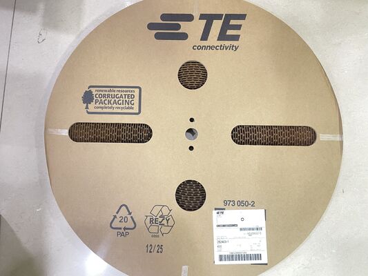 282403-1 محفظه crimp 8 پین با گام 2.5 میلی‌متر اتصال سیم به برد، قفل اصطکاکی، قطبی شده، دارای رتبه UL 94V-0 و 4.5 آمپر، قابل نصب روی پنل برای کاربردهای صنعتی و خودرویی