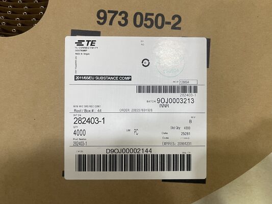 282403-1 محفظه crimp 8 پین با گام 2.5 میلی‌متر اتصال سیم به برد، قفل اصطکاکی، قطبی شده، دارای رتبه UL 94V-0 و 4.5 آمپر، قابل نصب روی پنل برای کاربردهای صنعتی و خودرویی