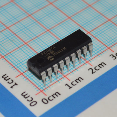PIC16F54-I/P 8-bit RISC MCU 20MHz 512x12 فلش 25B رم 12 I/O DIP-18 2-5.5V -40°C~125°C قدرت کم <2mA