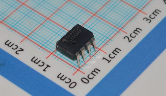 TLC549CP ADC 8 بیتی 40ksps کلاک 4MHz منبع تغذیه تکی 3-6 ولت DIP-8 ±0.5LSB INL توان کم <15mW -40°C تا +85°C